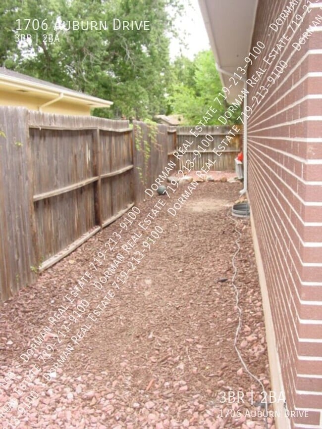 Building Photo - 1706 Auburn Dr