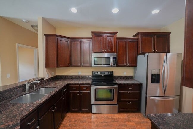 Building Photo - 252 Cottonham Ct