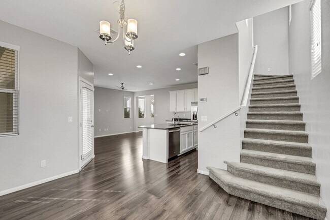 Building Photo - Beautiful 3 Bedroom home in Mountains Edge