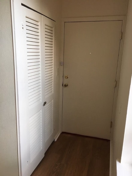 Building Photo - 15 E Read St