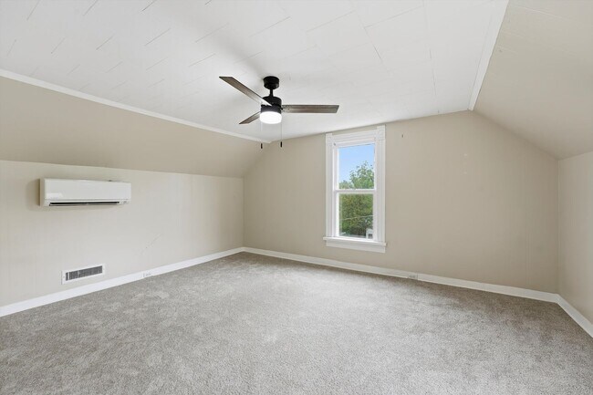 Building Photo - 303 Blount St