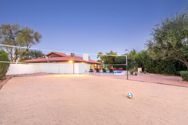 Building Photo - 4539 E Karen Dr