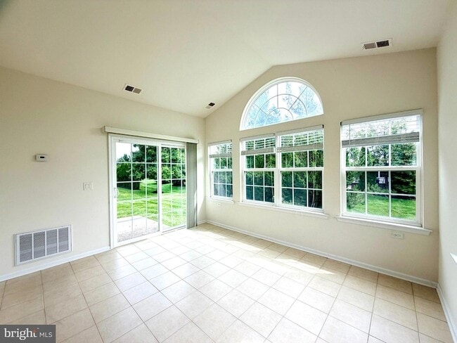 Building Photo - 37 Murano Dr