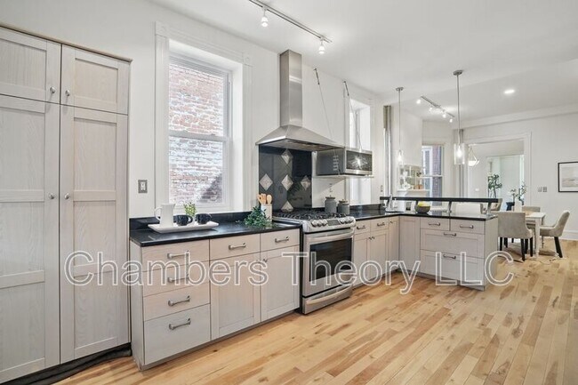 Building Photo - 136 R St NE