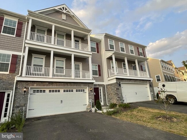 Building Photo - 113 Trails Way