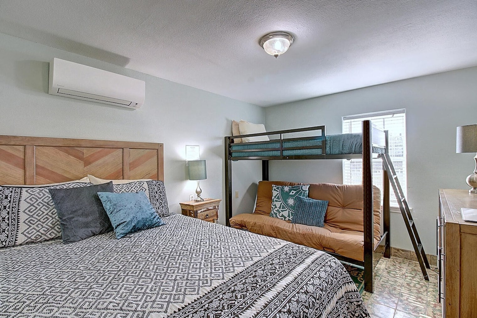 Building Photo - 134 N Alister St