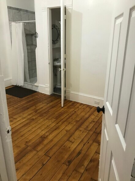 Building Photo - 69 Waterville St