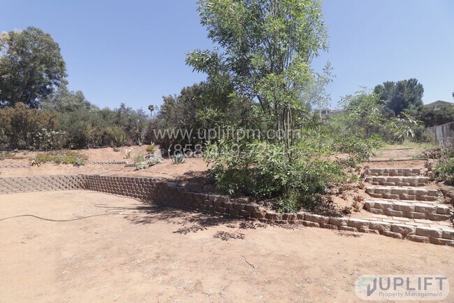 Building Photo - 3 Bedroom 2 Bathroom in Country Estates