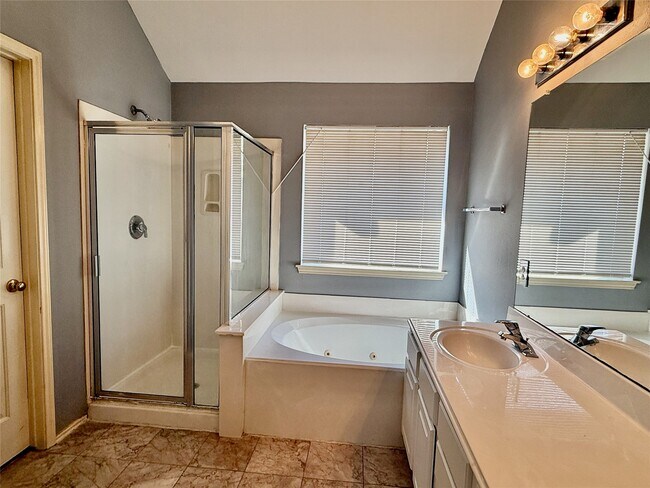 Building Photo - 5218 Hill Timbers Dr