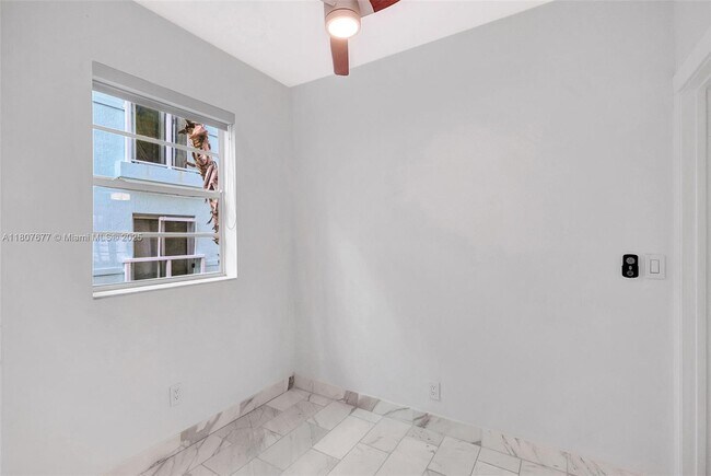 Building Photo - 6881 Bay Dr
