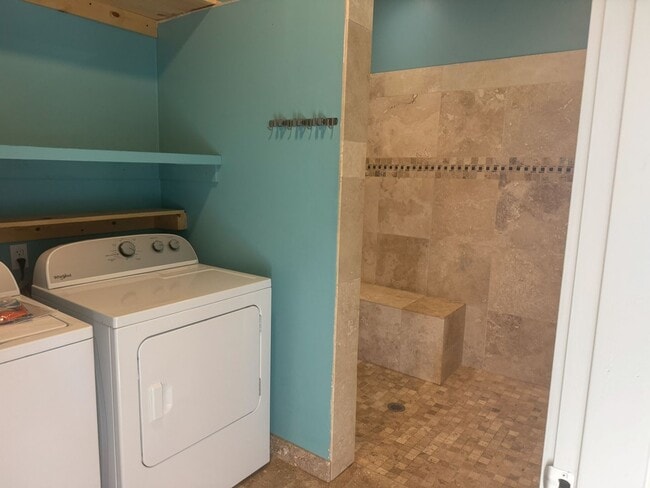Building Photo - Charming Historic Home for Rent in Downtow...