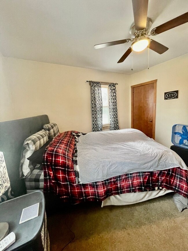 Building Photo - W180-W188 Pioneer Dr