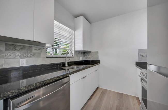 Building Photo - 570 NE 68th St