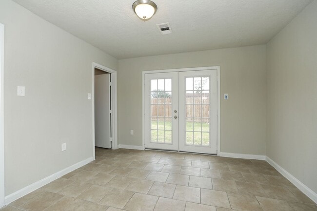 Building Photo - New Year. New Keys! Spacious 4 Bed / 2 Bath in Channelview - Move In Ready