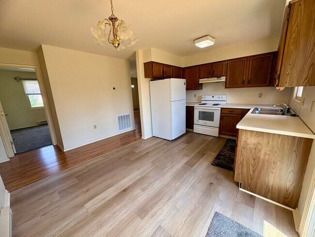 Building Photo - 3 Bedroom 1.5 Bathroom House Available in Dillsburg!