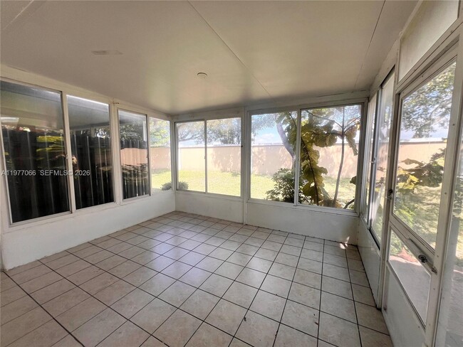 Building Photo - 4259 SW 10th Ct