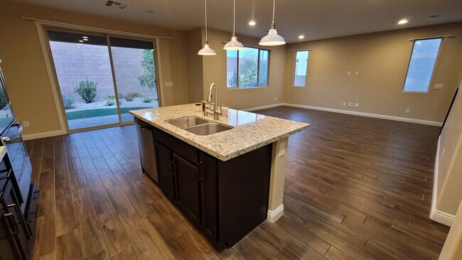 Building Photo - SW BEAUTY!!!   215/RUSSELL AREA