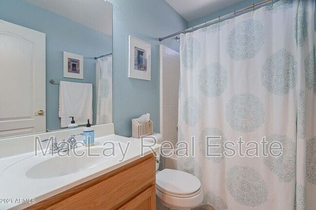 Building Photo - 213 W Caroline Ln