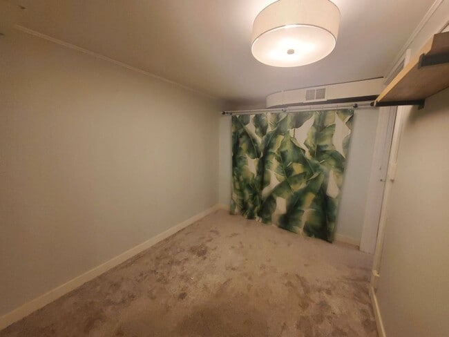 Building Photo - Charming 4 bed, 2 bath, fully fenced, cove...