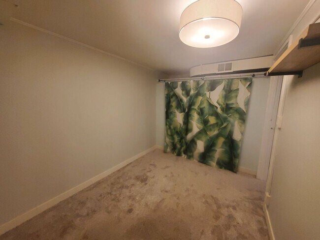 Building Photo - Charming 4 bed, 2 bath, fully fenced, covered deck in convenient location.