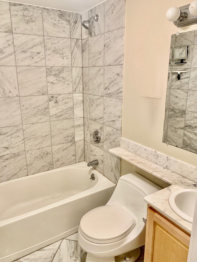 Building Photo - 33 N Bennet St