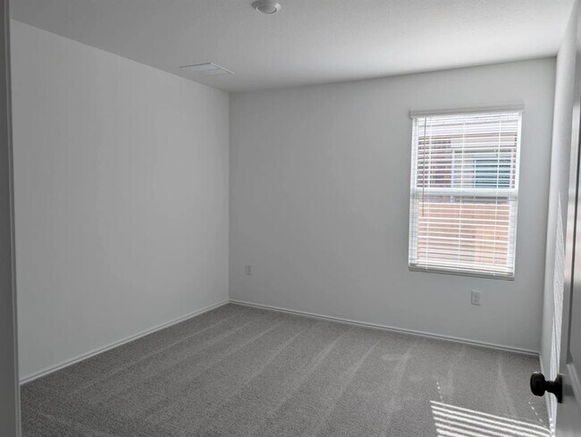 Building Photo - 107 Imola St
