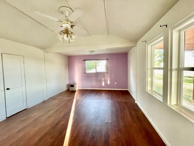 Building Photo - Ranch Style Farm