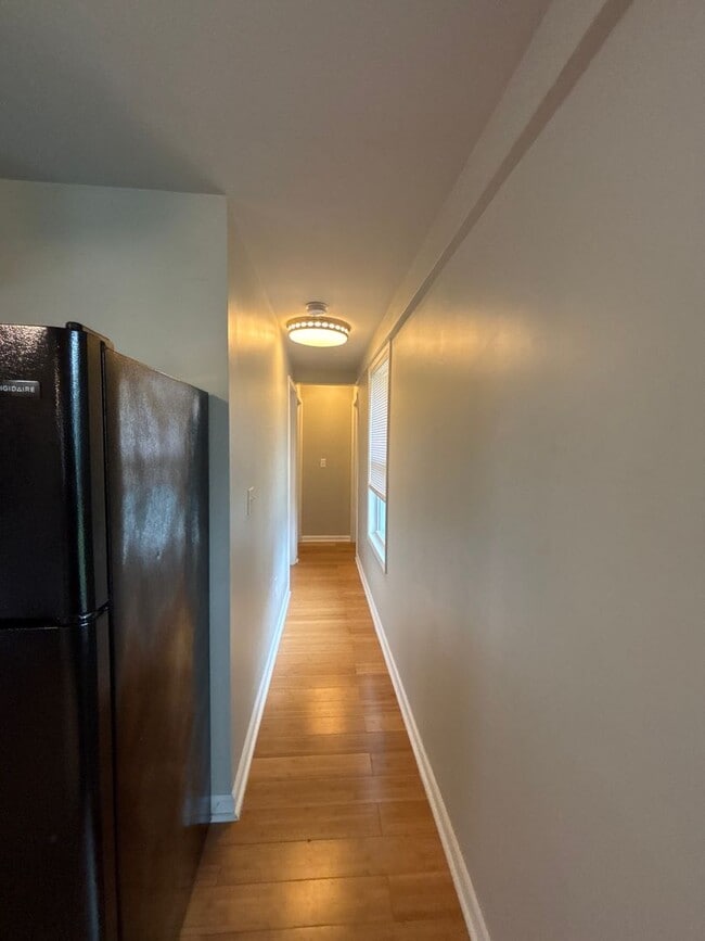 Building Photo - 606 N Upper St