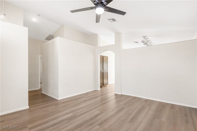 Building Photo - 917 Blue Arroyo Dr