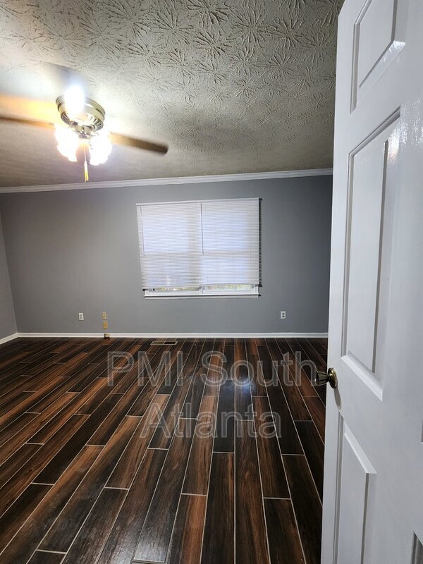 Building Photo - 143 Forrest Ave