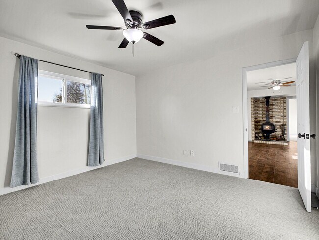 Building Photo - $2,395.00 - 3 Bedrooms, 1.5 Bathrooms, Single Family Home in Aurora with Washer and Dryer!