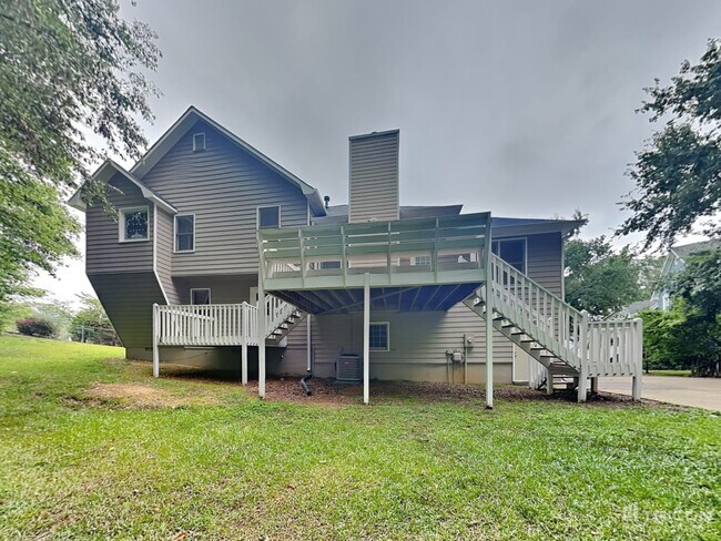 Building Photo - 20 Gentry Dr SW