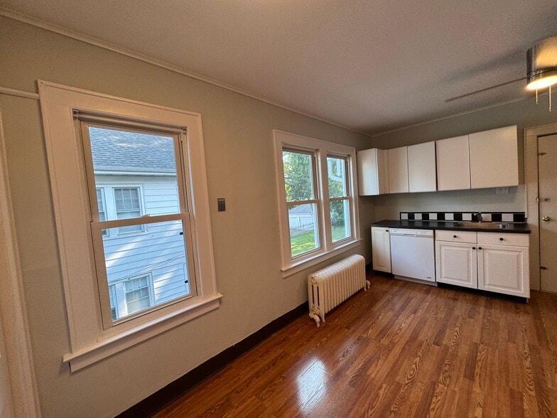 Bright and spacious - 135 Dover Rd