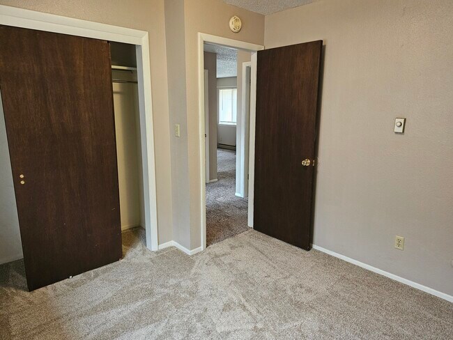 Building Photo - 6475 Yvonne Way