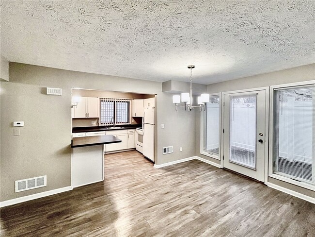 Building Photo - 296 S Fitzhugh St