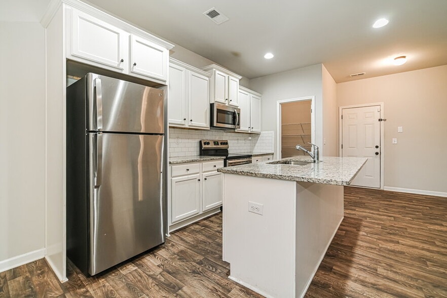 Building Photo - 139 Magnaview Dr