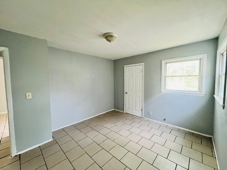 Building Photo - 5039 N 28th St