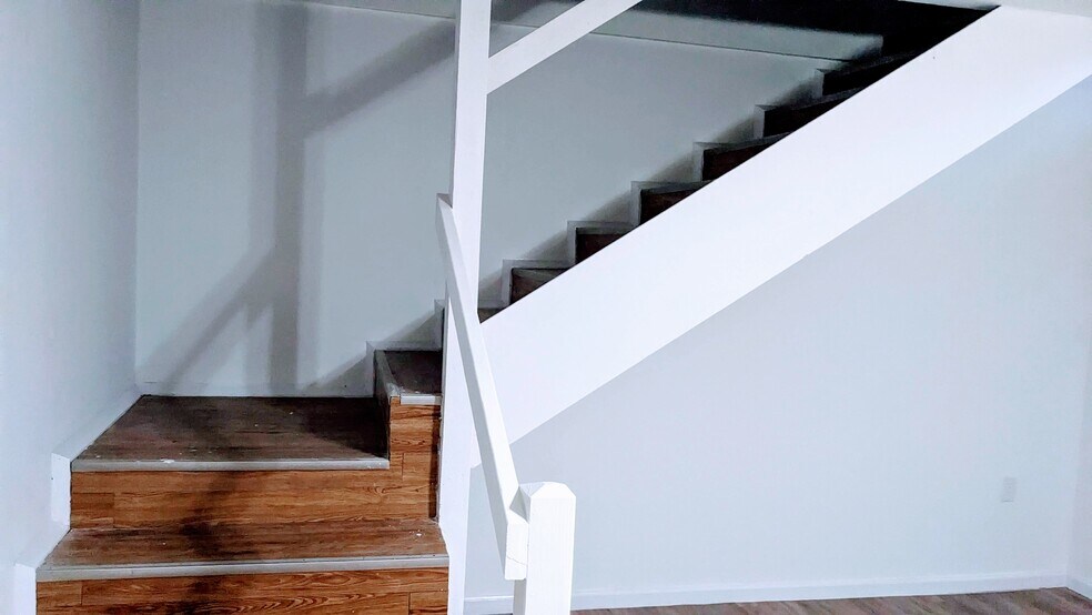 Building Photo - 13 Flamenco Cir