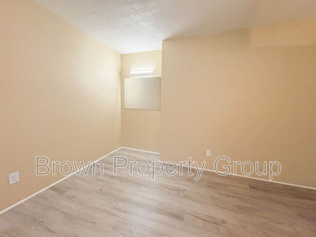 Building Photo - 2310 Barrington Cir