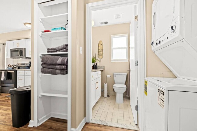 Building Photo - 18355 Mesle St