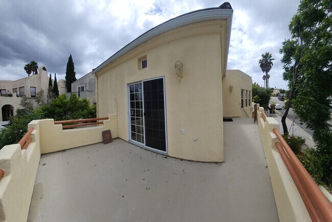 Building Photo - Contemporary Beautiful Spacious 4 bed 3 bath home