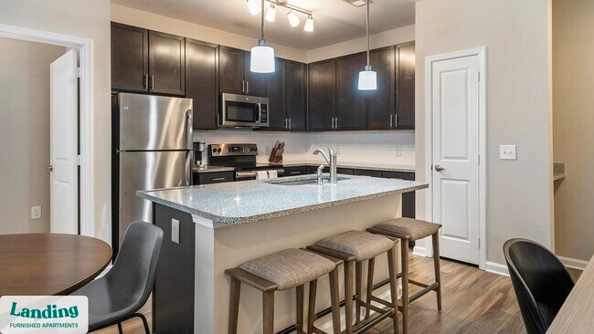 Building Photo - 915 Brentmoor Dr