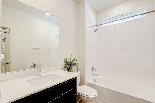 Building Photo - 121 Fairfax Ave