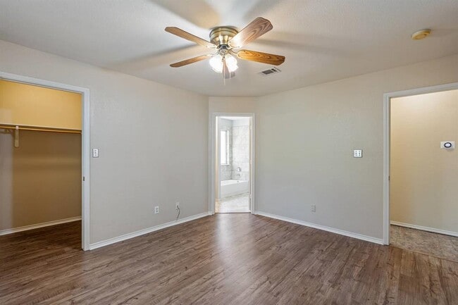 Building Photo - 7704 Plateau Cove