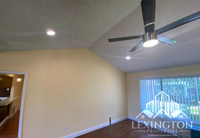 Building Photo - Beautiful, 3BD/2BA +Bonus Rooms, Bungalow ...