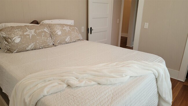 Building Photo - 9835 Willow Creek Commerce Dr