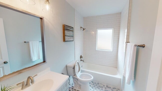 Building Photo - Spacious 5-Bed, 4-Bath Single Family Home with En Suite in Dallas ($500 Off First Month's Rent)