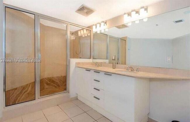 Building Photo - 16699 Collins Ave