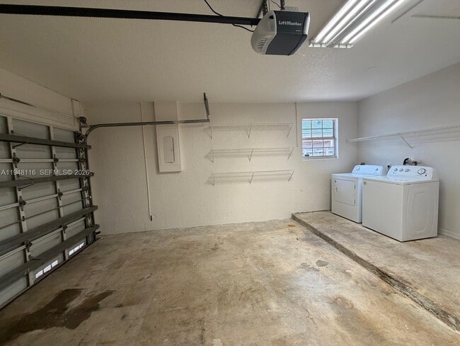 Building Photo - 9125 SW 166th Ave