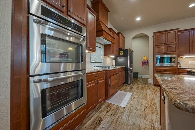 Building Photo - 25618 British Pine court